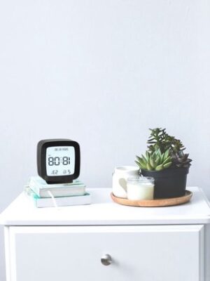 Wekker met LCD Display - Alarmklok met Snooze Functie - Wekker met Temperatuur - Wekker met Luchtvochtigheidsmeter - Multifunctionele Digitale Klok met Datum - Modern Design - Zwart - Afbeelding 8