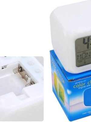 IBBO® - Digitale Wekker LED - Digitale Klok - Wekker Digitaal Met Led Verlichting - Elektrische Wekker - Wekker Op Batterijen - Led Klok Wekker - 7 Kleuren LED - Met Thermometer En Kalender - Afbeelding 8