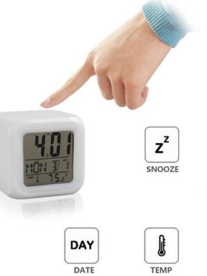 IBBO® - Digitale Wekker LED - Digitale Klok - Wekker Digitaal Met Led Verlichting - Elektrische Wekker - Wekker Op Batterijen - Led Klok Wekker - 7 Kleuren LED - Met Thermometer En Kalender - Afbeelding 7