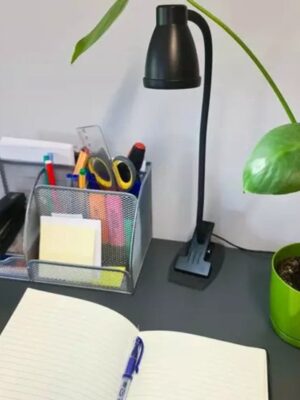 LED bureaulamp met klem - Bureaulamp dimbaar - USB bureaulamp - Warm en koud licht - Flexibele leeslamp - Tafellamp met klem - Lamp voor studeren / thuiswerken - Energiezuinige LED lamp - Zwart - Afbeelding 7