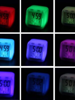 IBBO® - Digitale Wekker LED - Digitale Klok - Wekker Digitaal Met Led Verlichting - Elektrische Wekker - Wekker Op Batterijen - Led Klok Wekker - 7 Kleuren LED - Met Thermometer En Kalender - Afbeelding 3